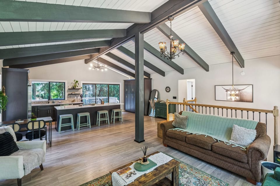 House (6 Bedrooms) | Interior