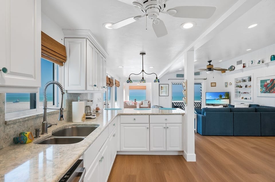 House, 4 Bedrooms | Private kitchen