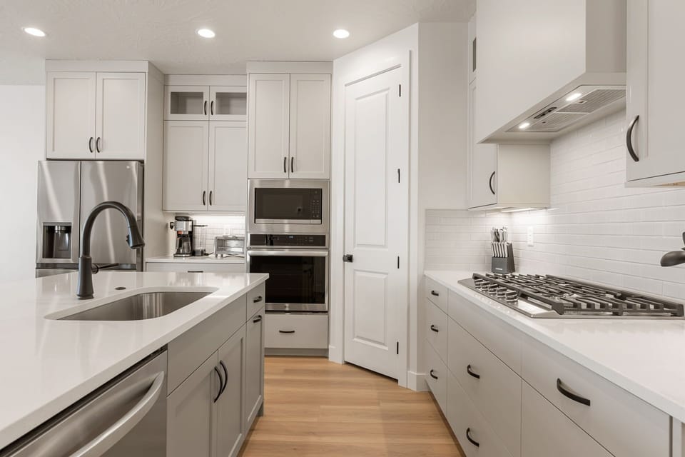 Townhome, 5 Bedrooms | Private kitchen | Fridge, oven, coffee/tea maker, toaster