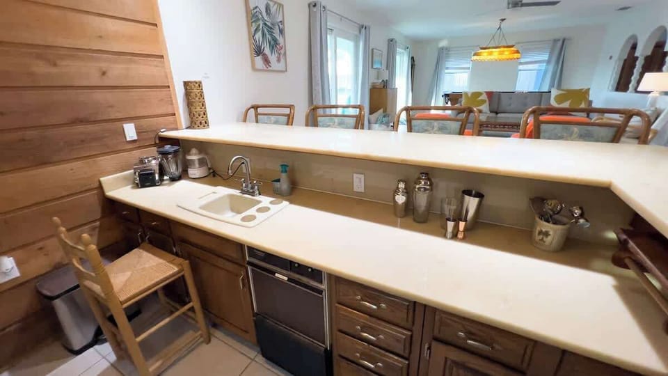 House, Multiple Beds, Pool Access, Pool View (Dolphin House) | Private kitchen
