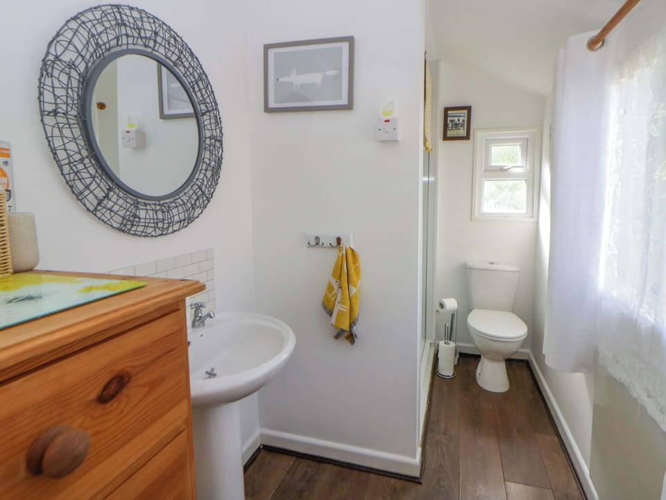 The Cosy Den Cottage in Tirymynach