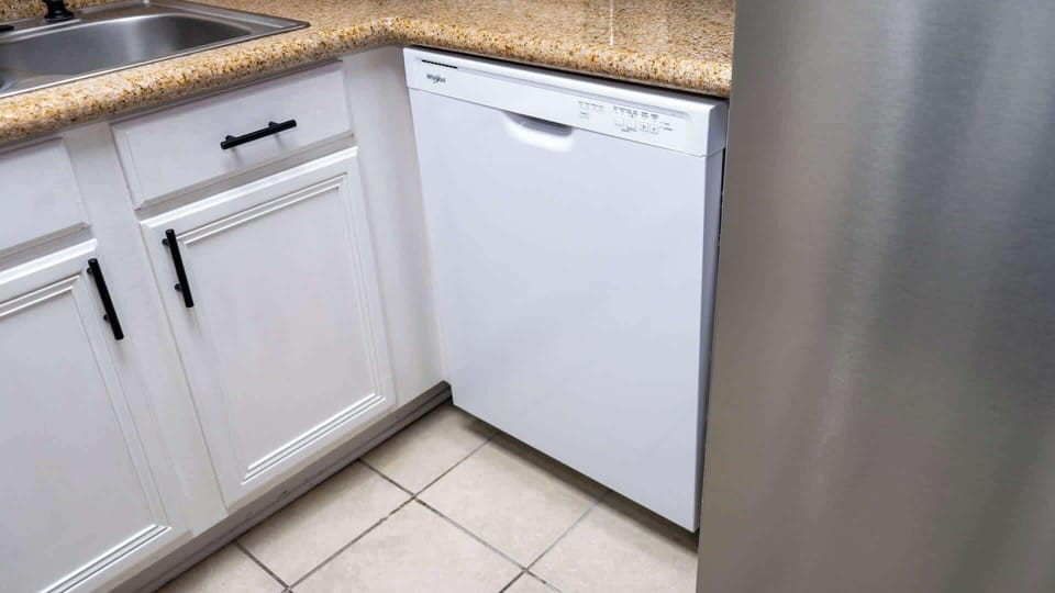 Apartment, Multiple Beds, Balcony (Galleon Bay #308) | Private kitchen