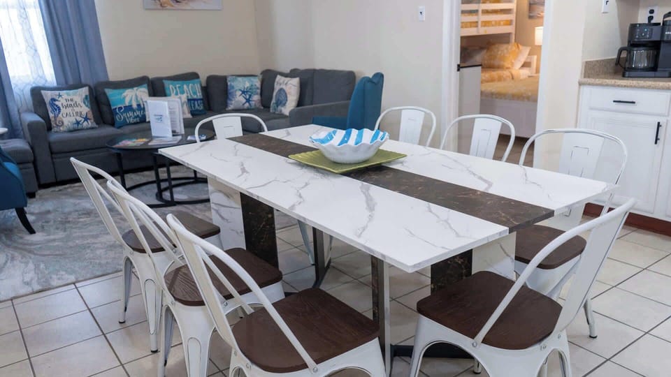 Apartment, Multiple Beds, Balcony (Galleon Bay #308) | Dining