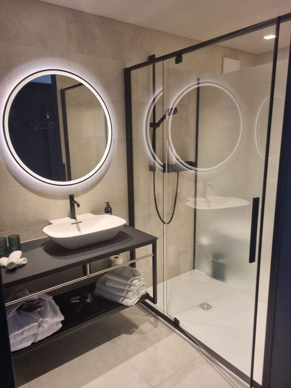 Deluxe Double Room | Bathroom