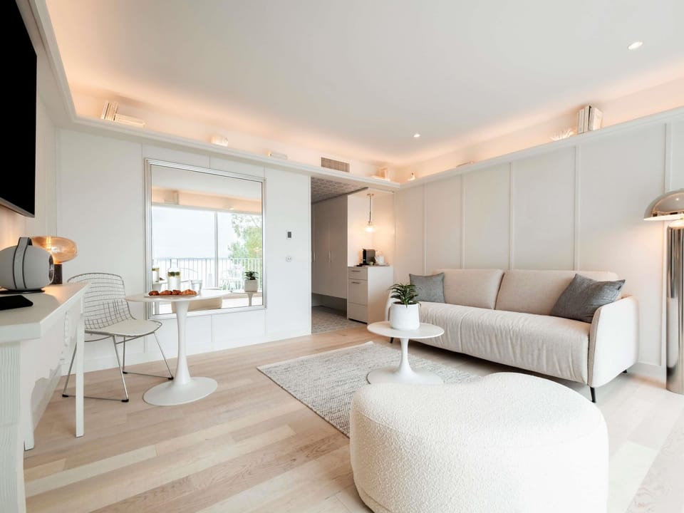 Deluxe Suite, 1 King Bed with Sofa bed, Balcony, Ocean View | Premium bedding, minibar, in-room safe, desk