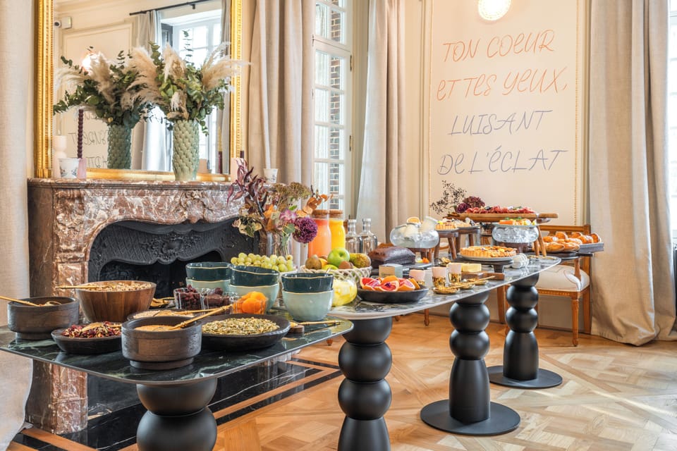 Daily buffet breakfast for a fee