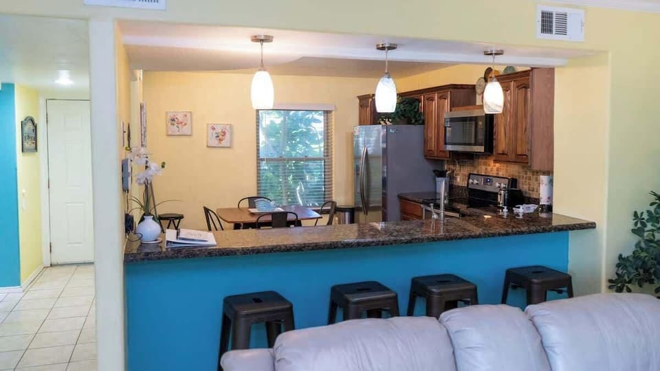 Condo, Multiple Beds, Patio, Garden View (Habitat) | Interior