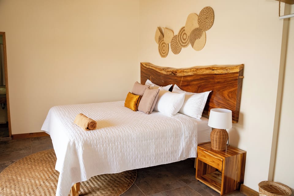 Superior Studio Suite, Ocean View | Minibar, in-room safe, free WiFi, bed sheets