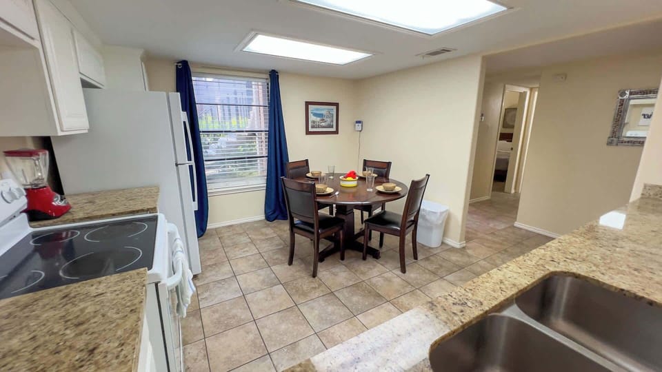 Condo, Multiple Beds, Balcony, Garden View (Habitat #N) | Dining