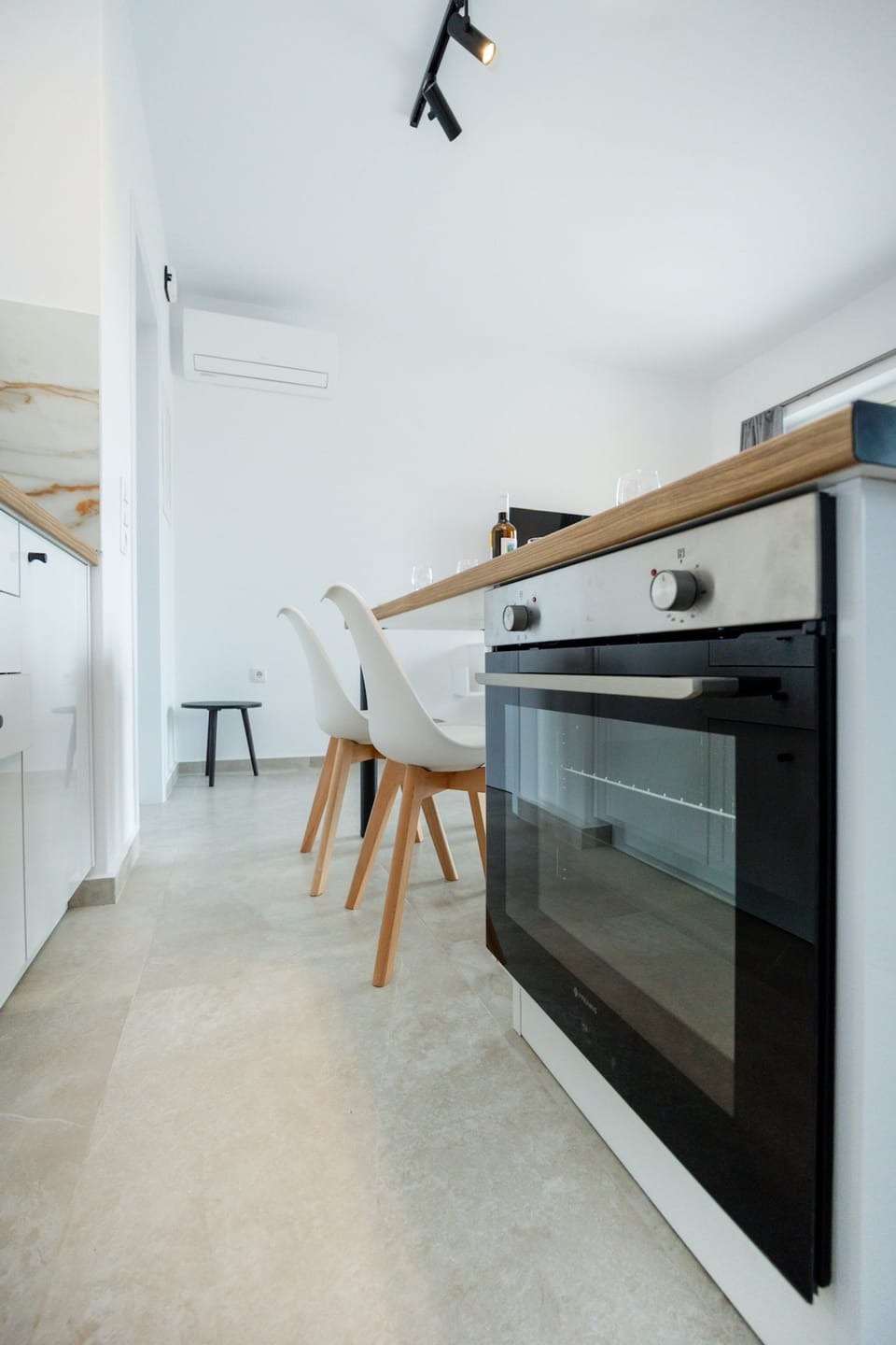 House | 1 bedroom, desk