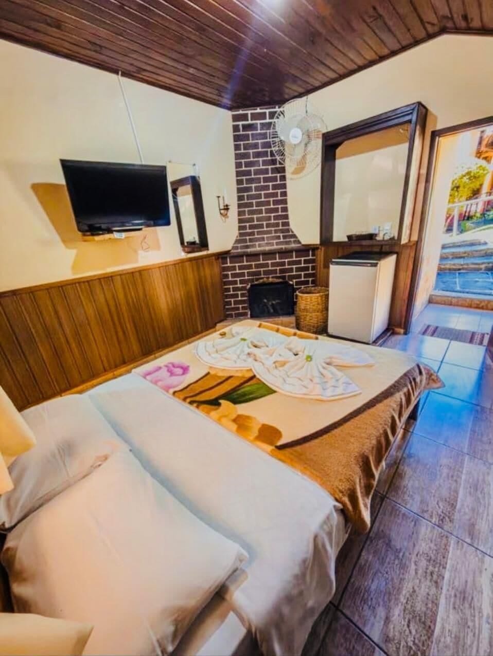 Double Room with Fireplace | WiFi (free), bed sheets