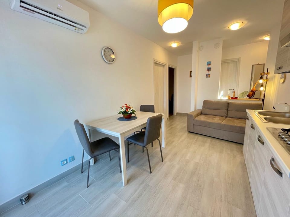 Apartment, 2 Bedrooms, Balcony, City View | Interior