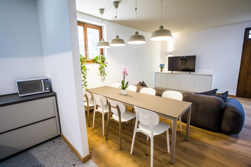 Apartment, Partial Lake View | Private kitchen | Fridge, stovetop, cookware/dishes/utensils