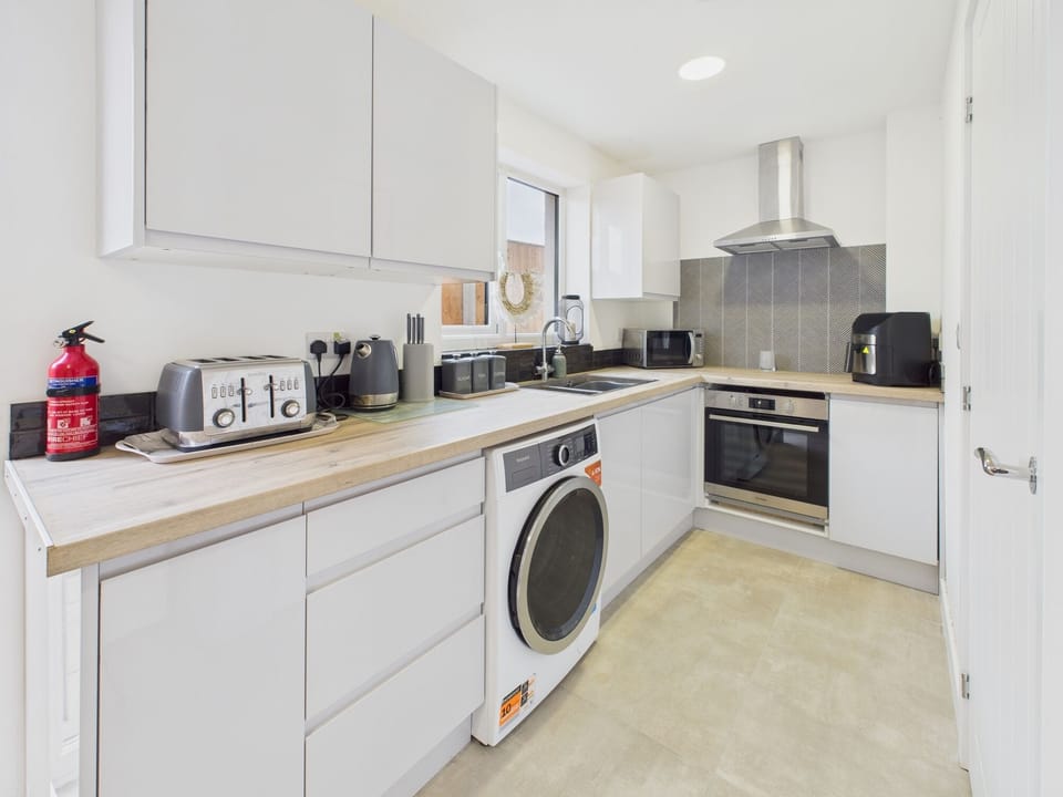 House, 3 Bedrooms | Private kitchen