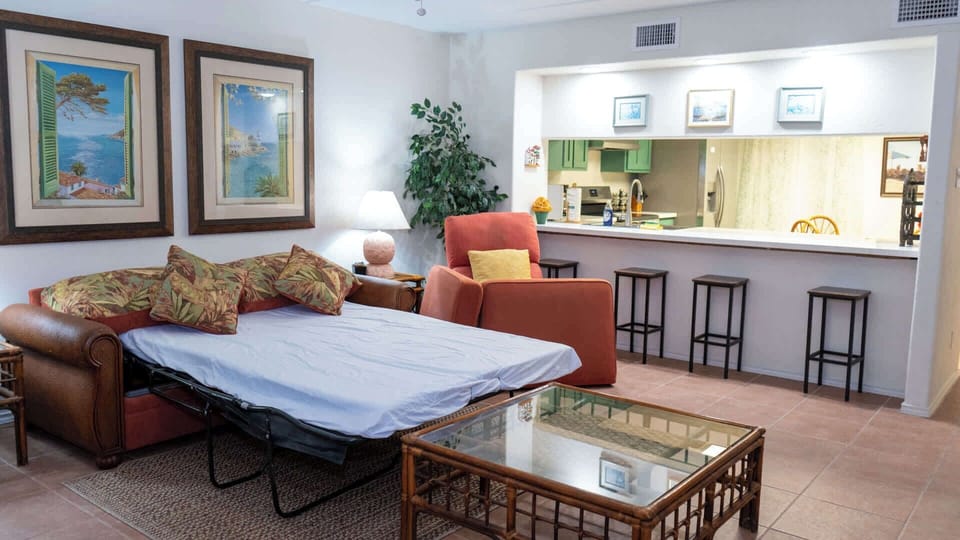 Apartment, Multiple Beds, Patio, Pool View (Habitat 1) | Living area