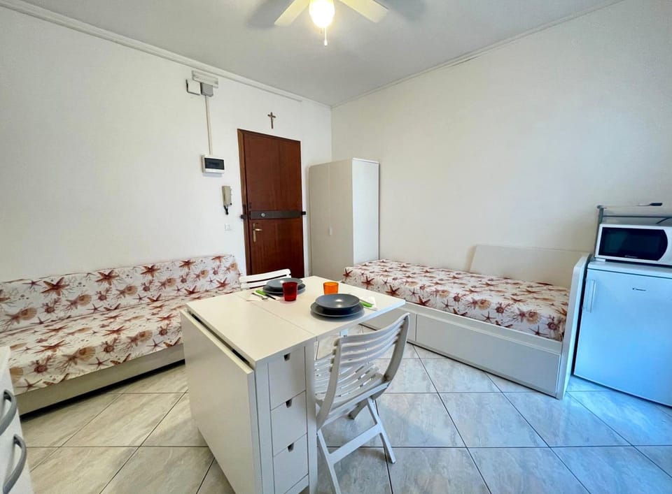 Studio, Multiple Bedrooms, Balcony | Interior