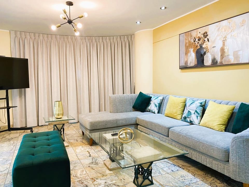 Basic Apartment | Living area