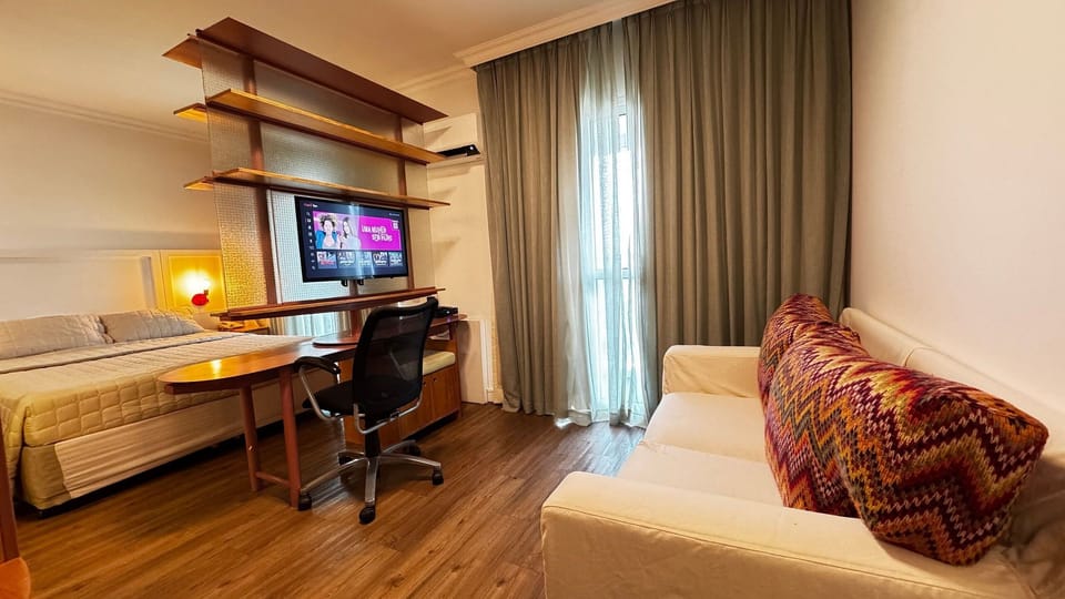 Deluxe Suite | Living area | TV