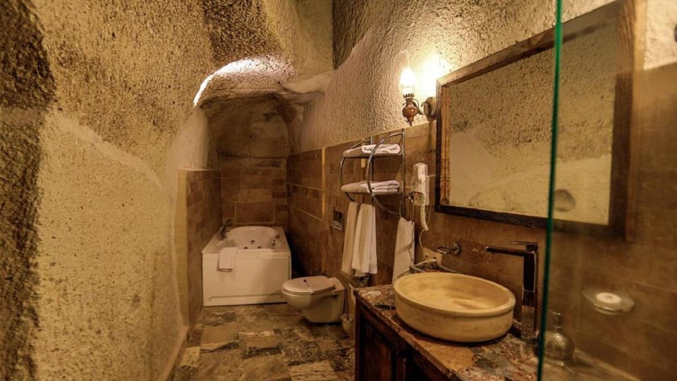 Superior Double Arch Room  | Bathroom | Free toiletries, hair dryer, slippers, towels