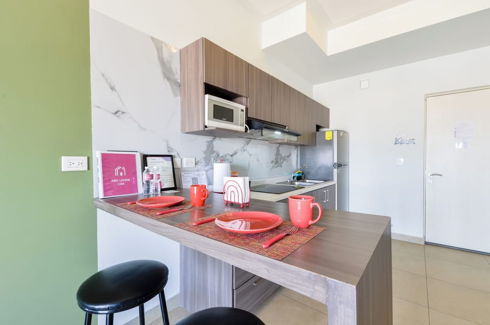Club Suite, Balcony, City View | Dining room