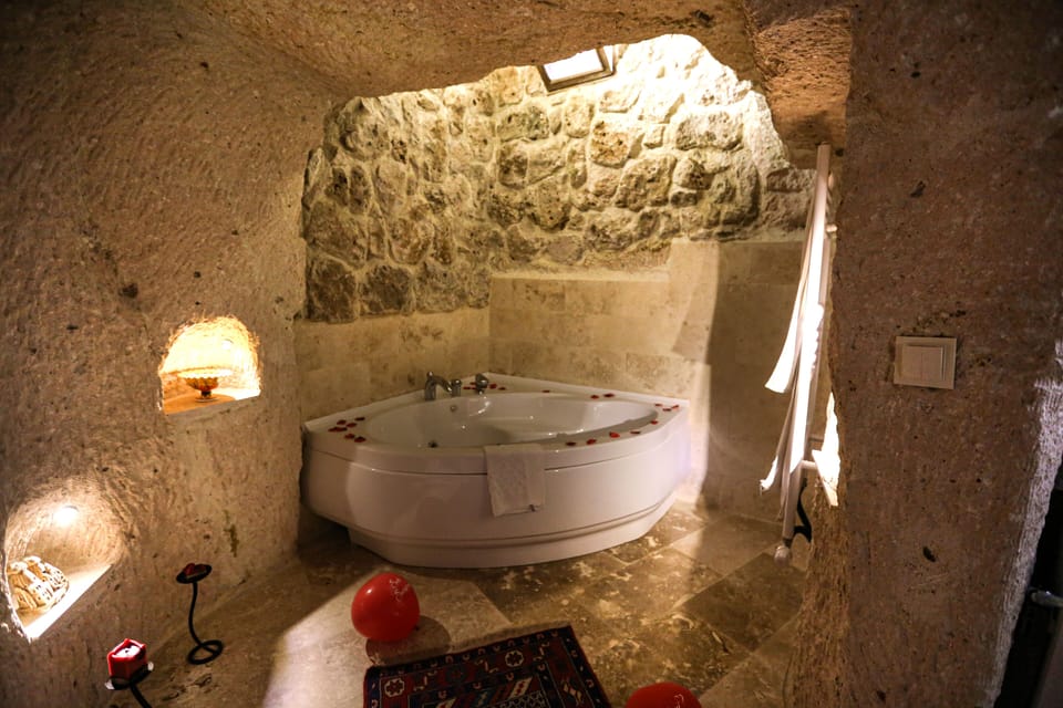 Executive Suite | Premium bedding, free minibar items, desk, soundproofing