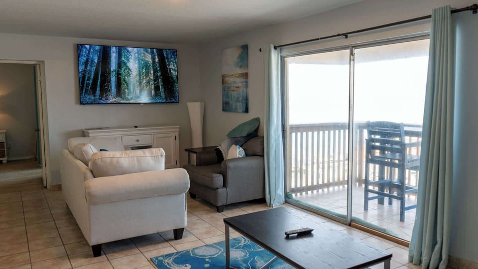 Apartment, Multiple Beds, Balcony (Marlin Arms #1) | Living area
