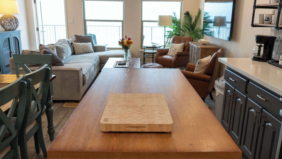 Condo, Multiple Beds, Kitchen, Ocean View (Penthouse Inverness) | Living area