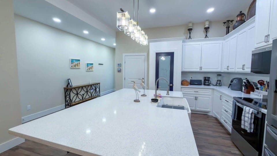 Townhome, Multiple Beds, Pool Access, Pool View (Pike Street Beachwalk) | Private kitchen