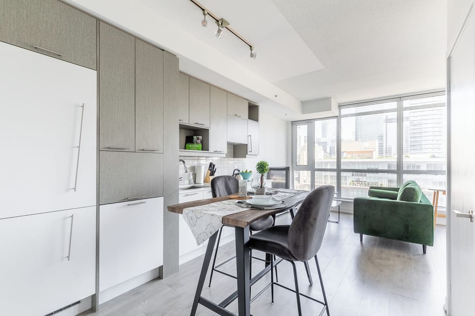 Standard Room, City View | Private kitchen | Fridge, microwave, oven, stovetop