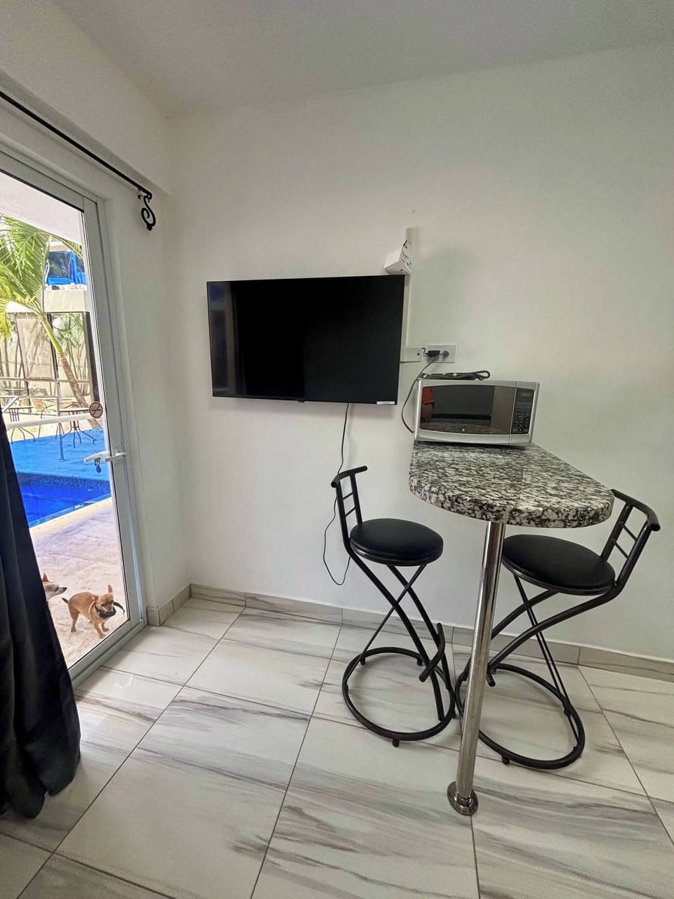 Condo, 1 Bedroom, Smoking, Patio | Interior