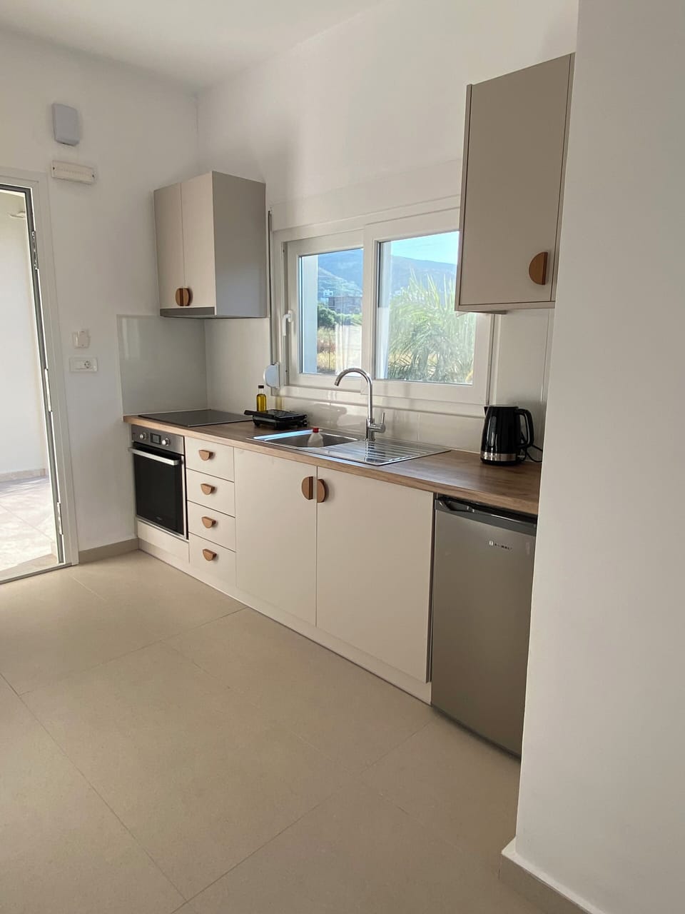 Comfort Apartment | Private kitchen | Fridge, oven, stovetop, coffee/tea maker