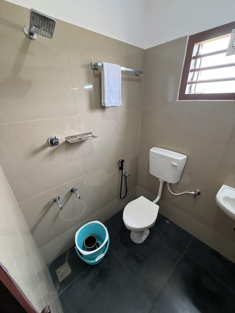 Superior Single Room, 1 Double Bed | Bathroom | Shower, towels, soap