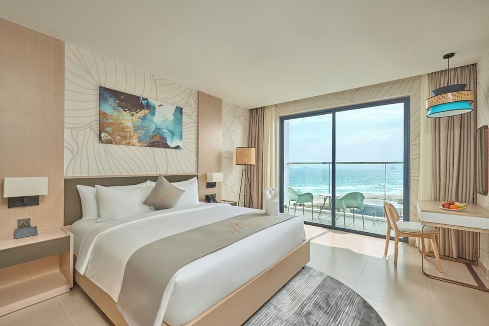 Deluxe Room, 1 King Bed, Sea View | Beach/ocean view
