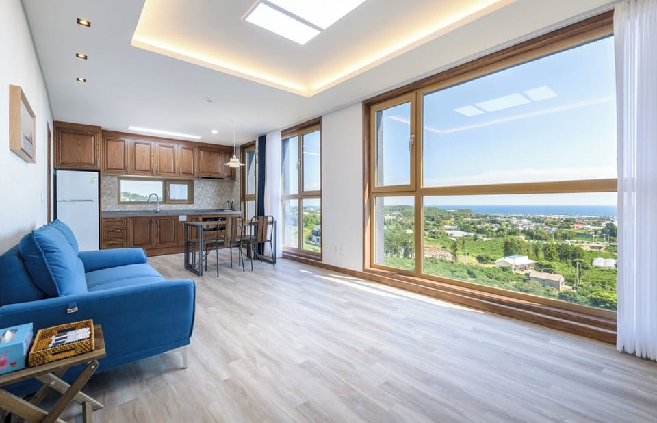 25-pyeong Suite | Living area