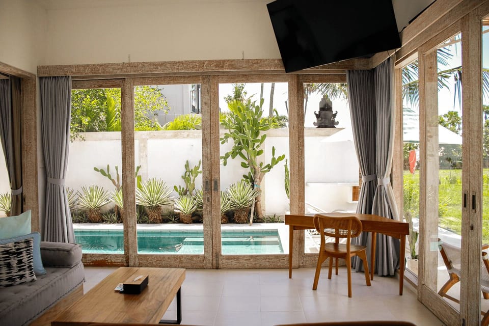 Comfort Villa, Patio, Pool View | Interior