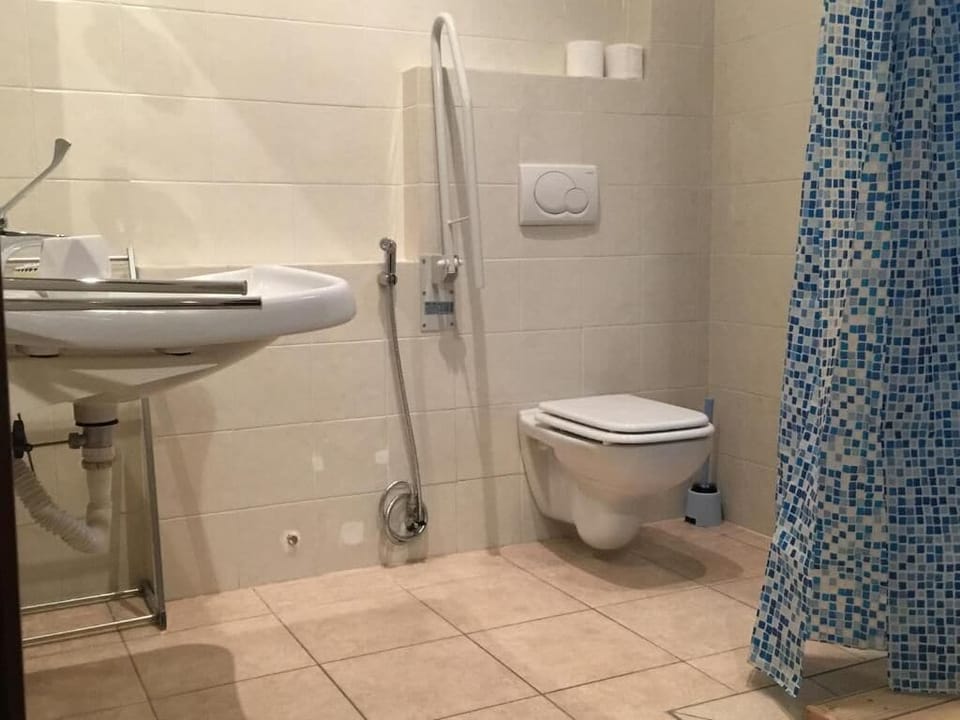 Classic Apartment, Courtyard View | Bathroom