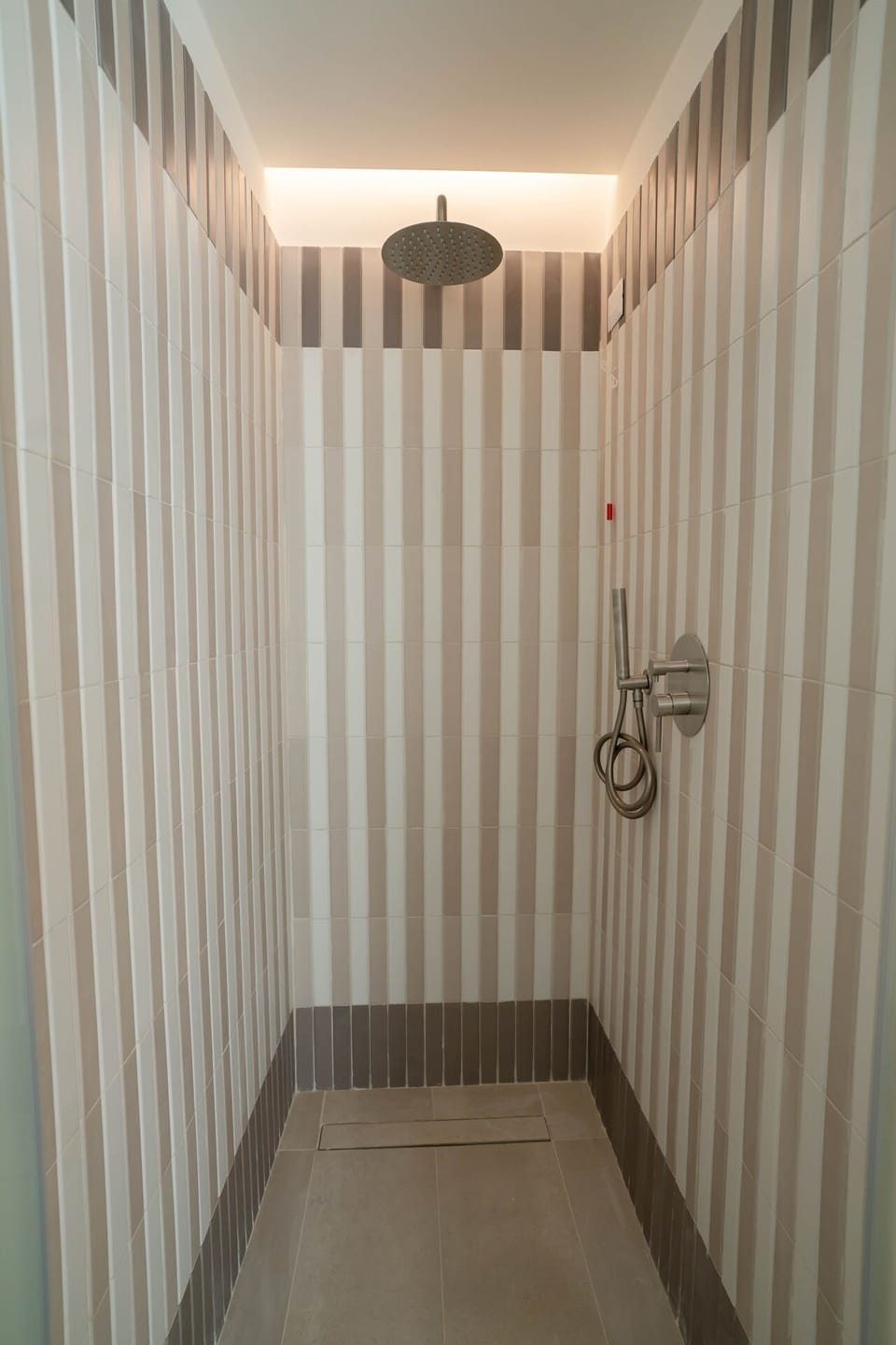 Double or Twin Room | Bathroom | Bathtub, hair dryer, bidet, towels