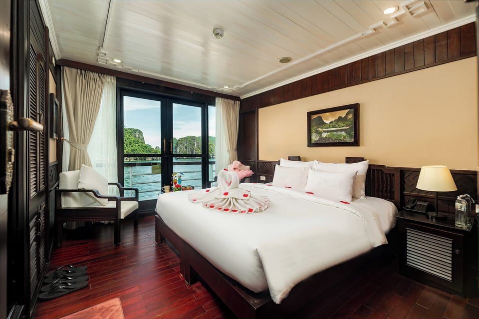 Deluxe Double or Twin Room, Ocean View | Desk, blackout drapes, soundproofing, iron/ironing board