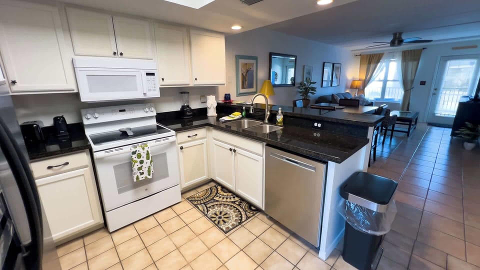 Apartment, Multiple Beds, Balcony, Pool View (Surfside 204) | Private kitchen