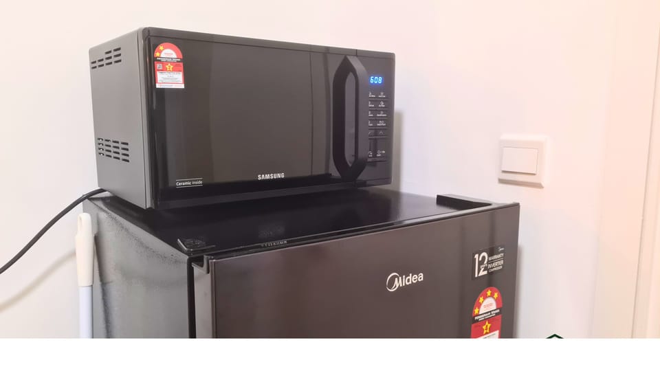 Deluxe Suite, Balcony, Mountain View | Microwave