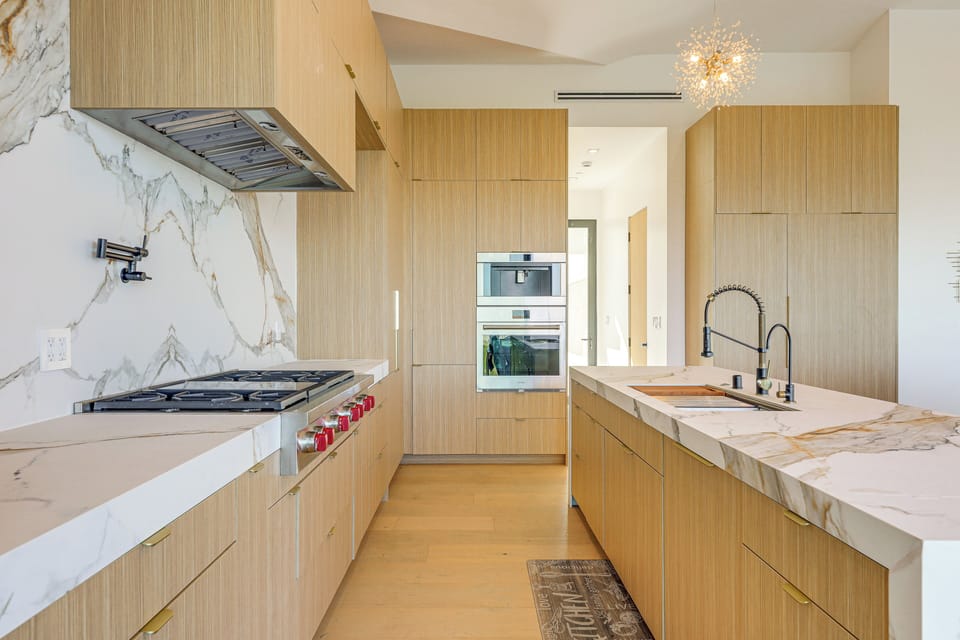 House (5 Bedrooms) | Interior