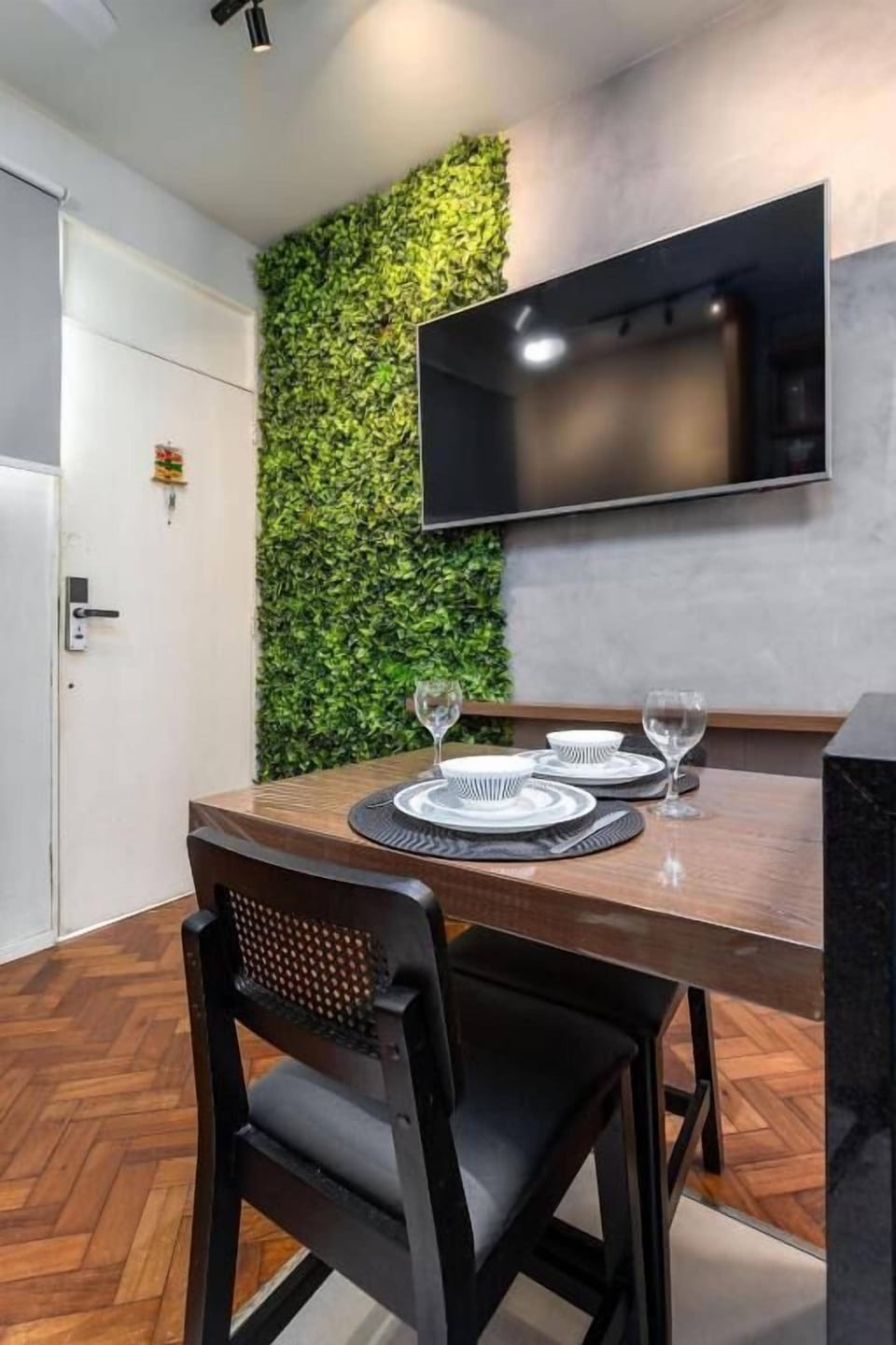 Apartment | Dining