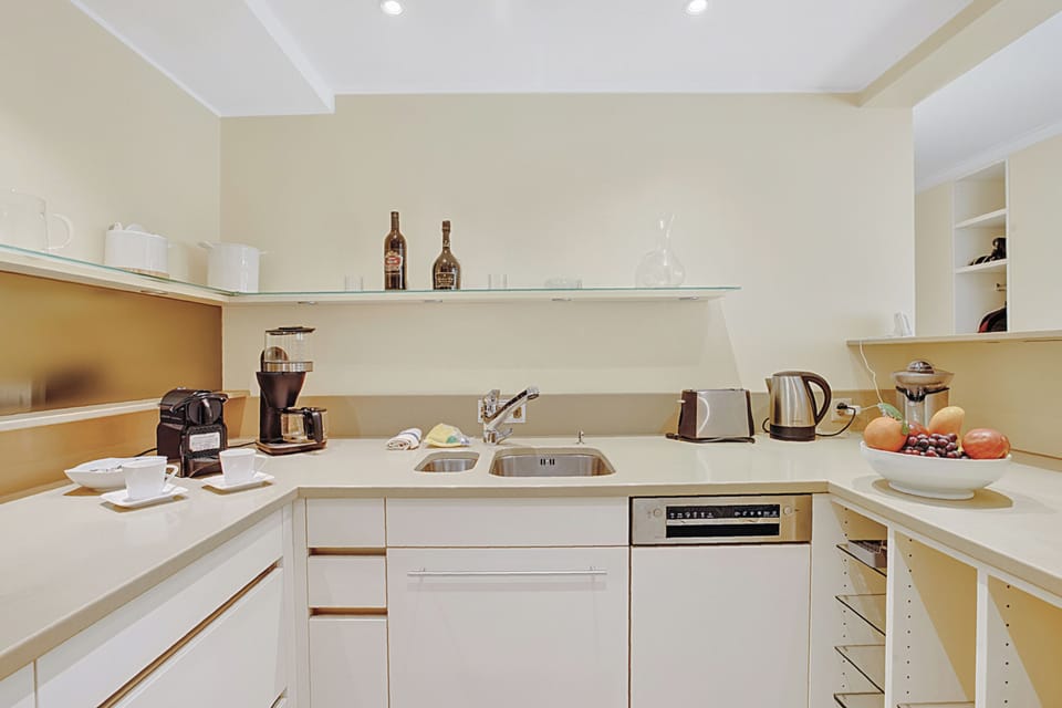 Family Apartment, 2 Bedrooms, 2 Bathrooms (Borgo Corallo Lake-View Terrace in) | Private kitchen