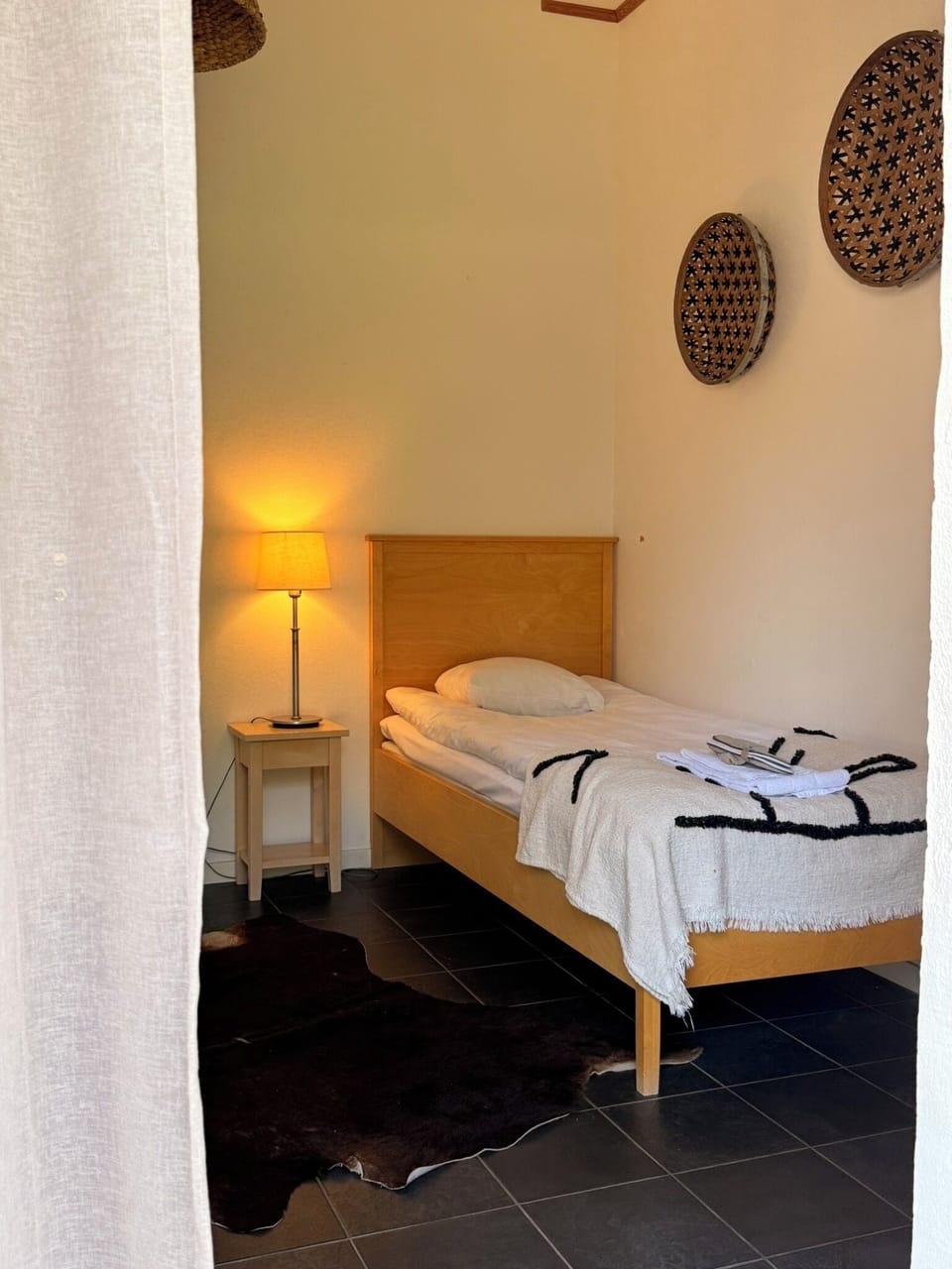 Room | Desk, rollaway beds (surcharge), WiFi (free), bed sheets