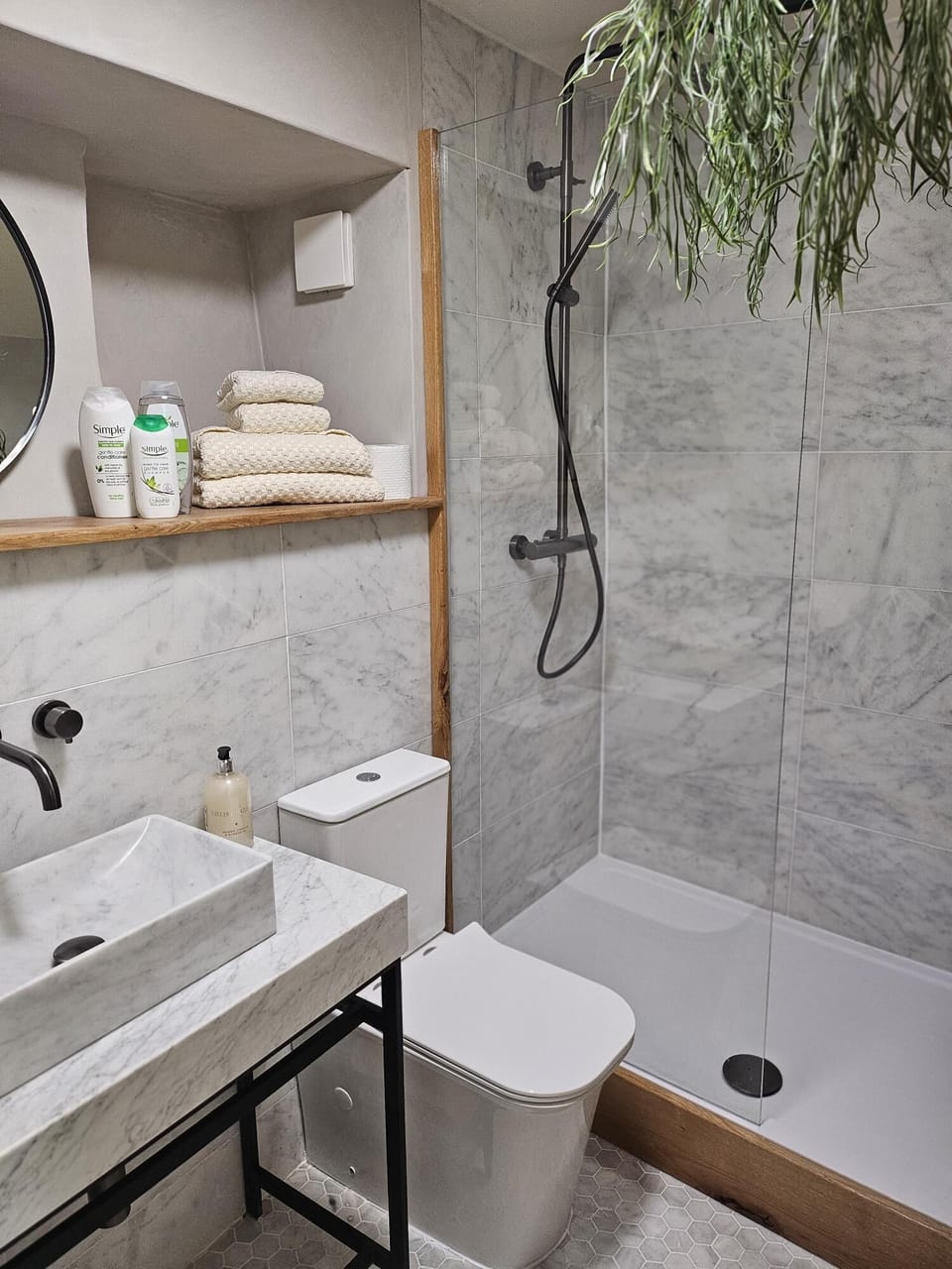 Classic Double Room, Ensuite (Ground floor) | Bathroom | Shower, hair dryer, towels, soap