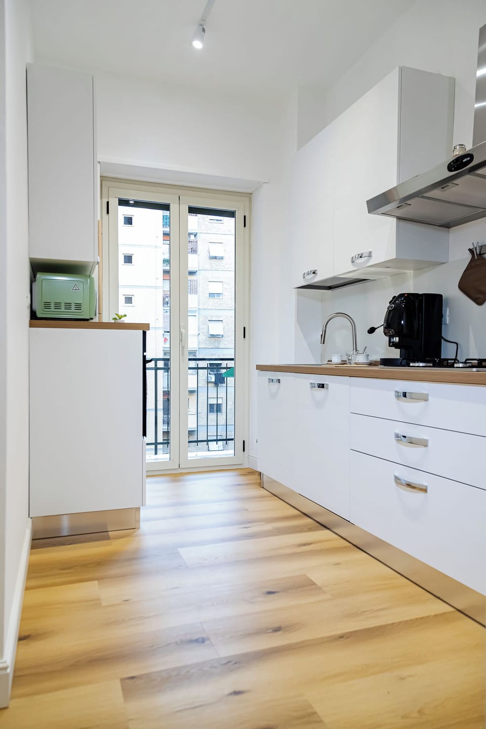 Classic Condo, City View | Private kitchen