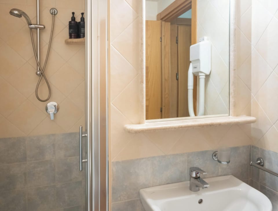 Comfort Double or Twin Room | Bathroom | Bidet