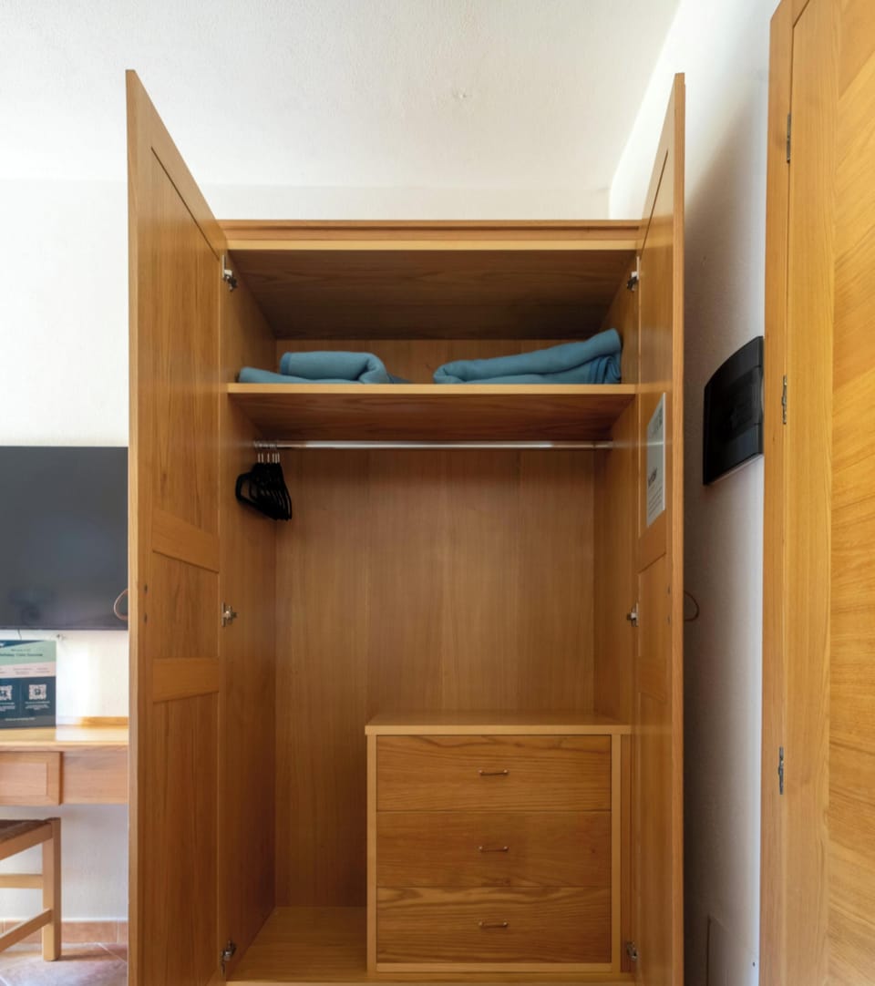 Comfort Double or Twin Room | In-room safe, WiFi (free)