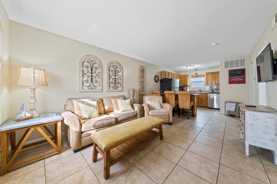 Condo, 2 Queen Beds (Sunrise Village 111) | Living area