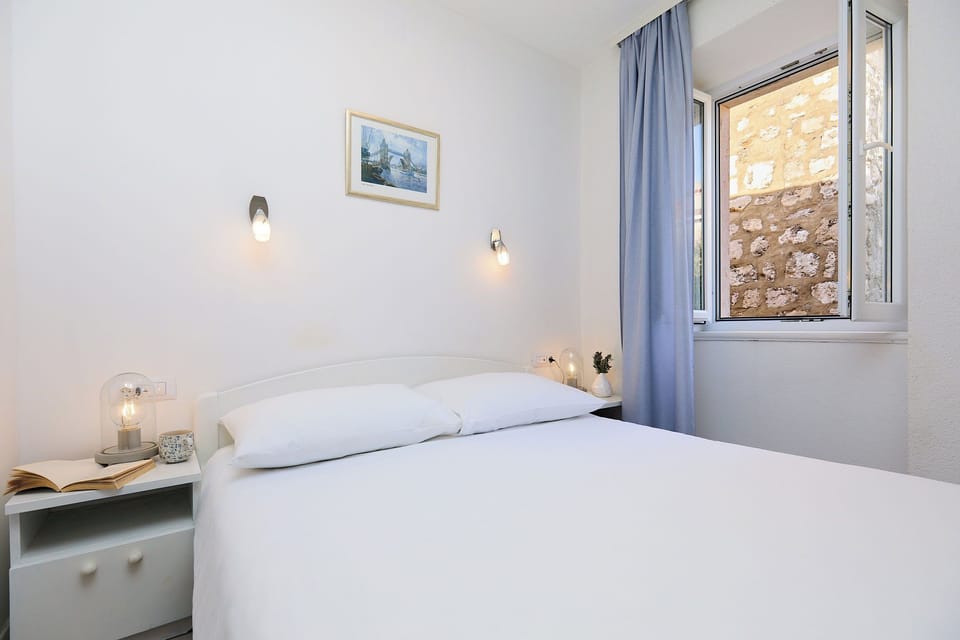 Apartment (1 Bedroom) | 2 bedrooms, iron/ironing board, bed sheets